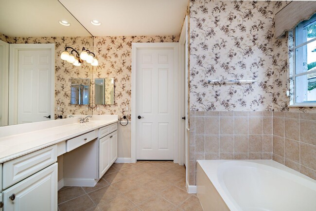 Building Photo - 2002 Graden Dr