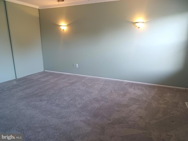 Building Photo - 403 Roberts Ln