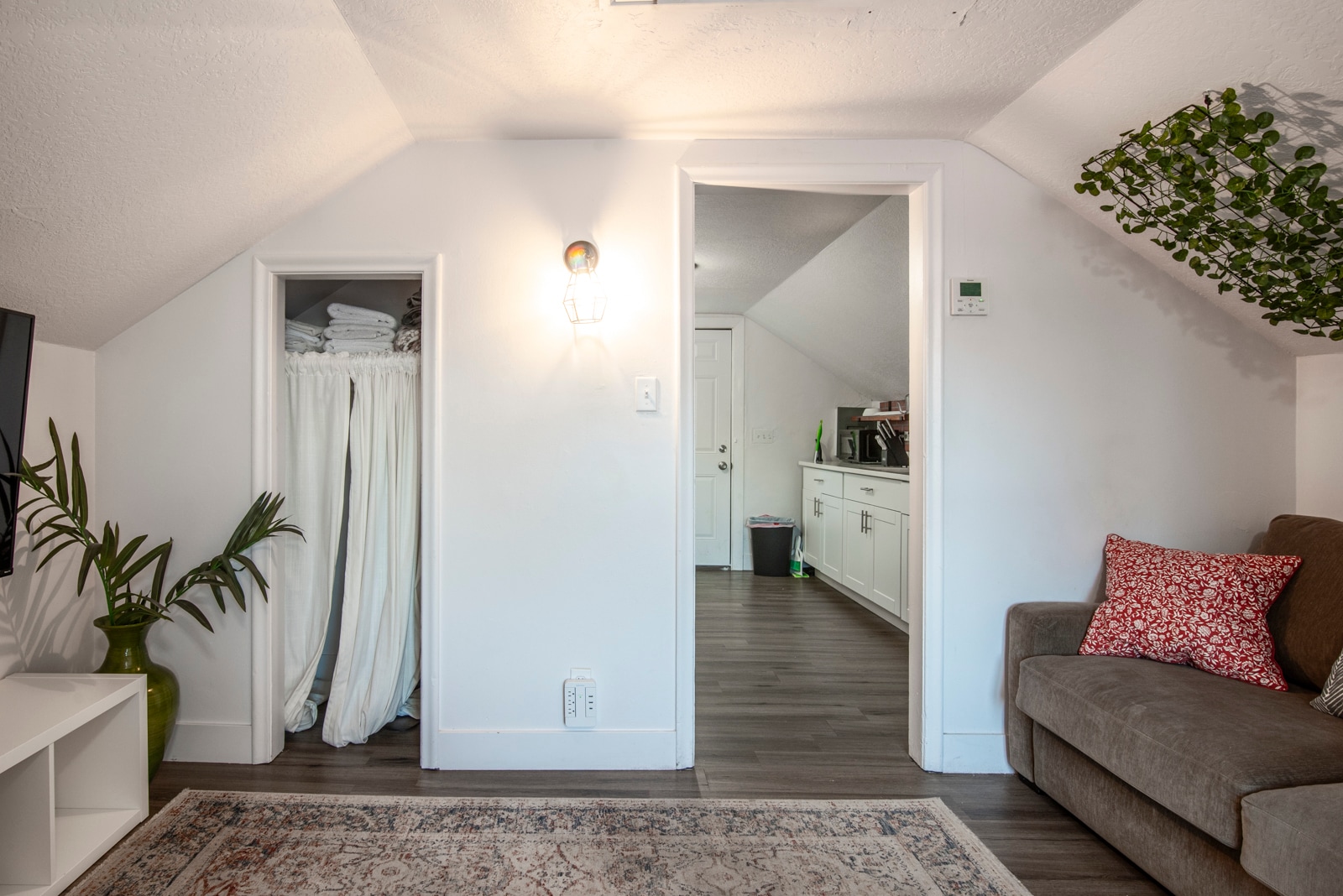 Building Photo - 1895 S 200 E