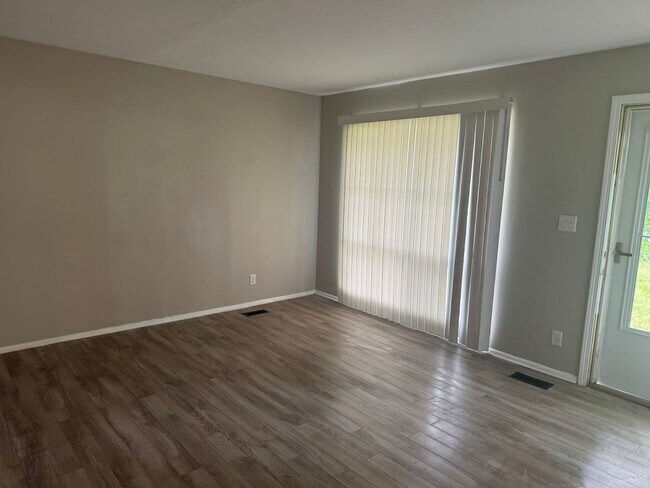 Building Photo - Beautiful Three Bedroom Single Family Home...