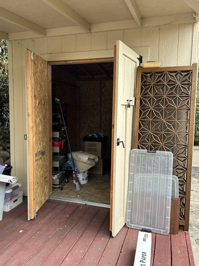 She-shed! - 3683 Albatross St