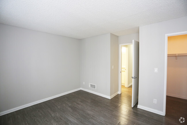 1BR, 1BA-Bedroom - Ariel Court Apts