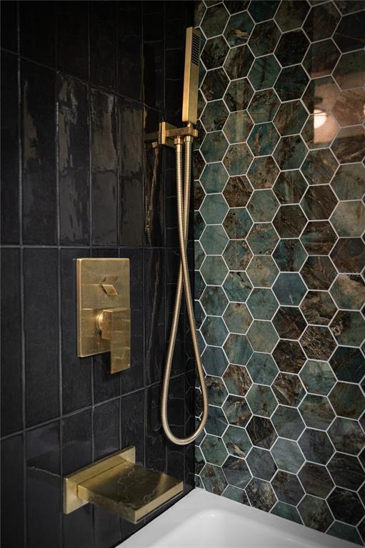 Building Photo - 1097 Eden Isle Blvd NE