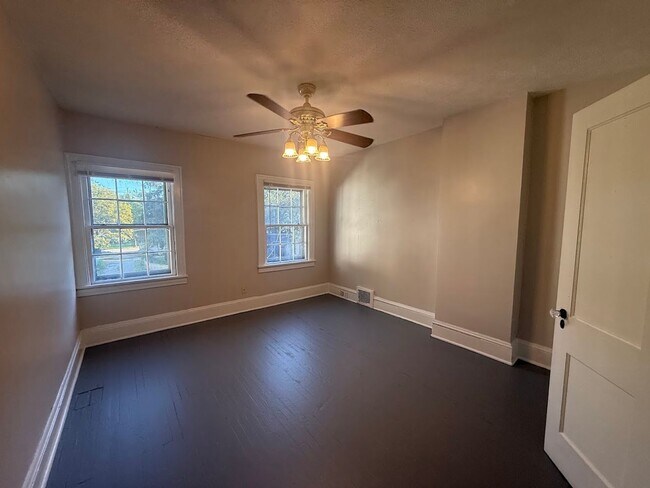 Building Photo - 115 Westmoreland Terrace
