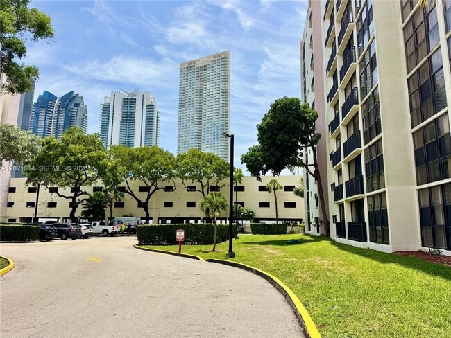 Building Photo - 17011 N Bay Rd