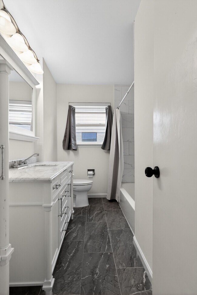 Building Photo - 6031 Rutherglenn Dr