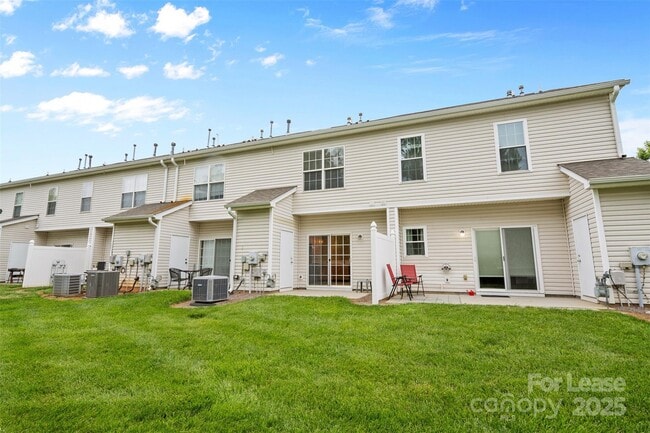 Building Photo - 2856 Summergrove Ct