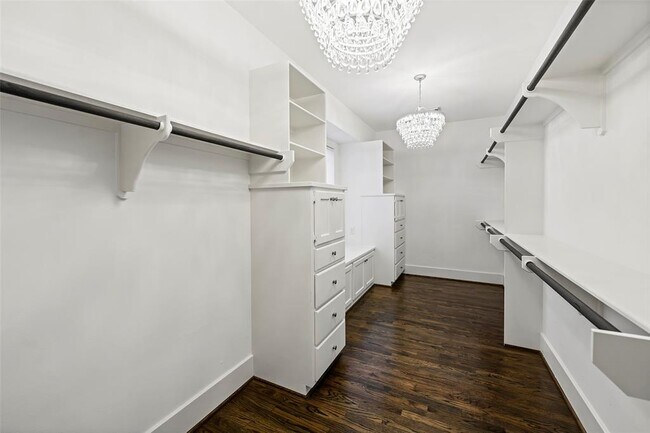 Building Photo - 542 W 26th St