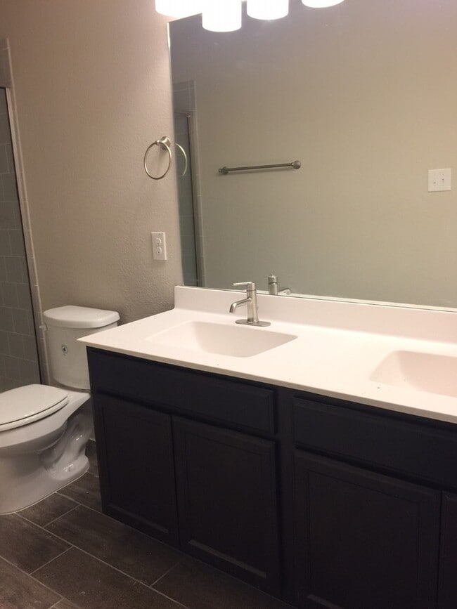 Building Photo - LUXURY 2 STORY DUPLEX LOCATED IN MIDLOTHIAN, TEXAS!