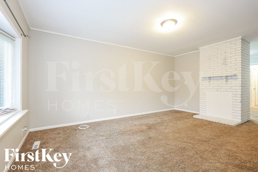 Building Photo - 17 Fir St