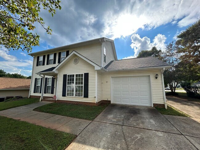 Building Photo - COMING SOON! N Greensboro, 4/2.5 home off of N Church St near Lake Jeanette & I-840