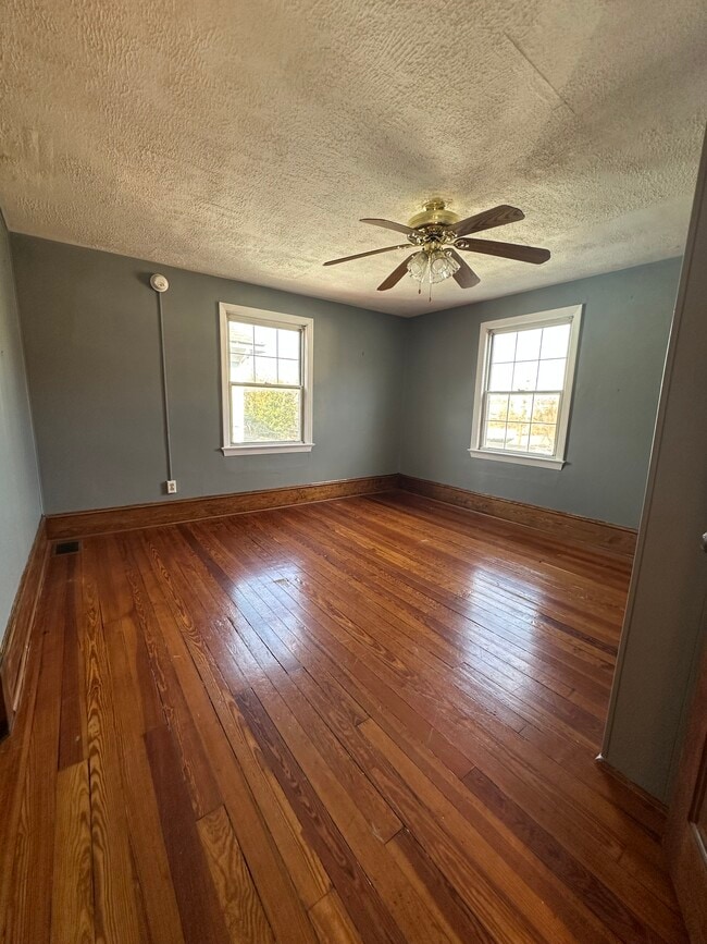 Building Photo - 437 Clark St