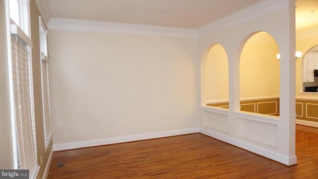 Building Photo - 405 Main St