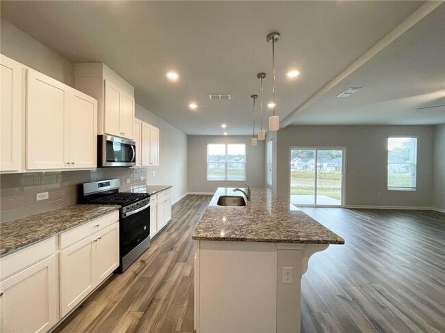 Building Photo - 305 Green Love Ln