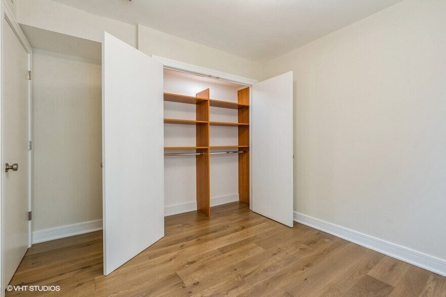 Building Photo - 7026 W Diversey Ave