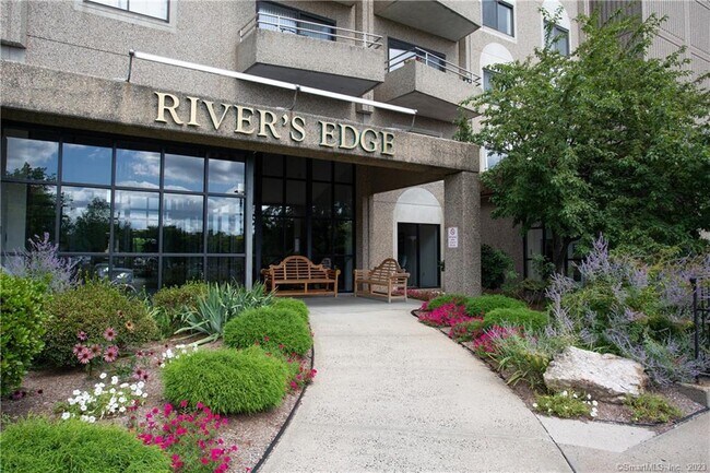 Building Photo - 111 deKoven Drive