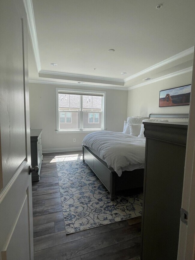 Building Photo - FOUR LEVEL TOWNHOUSE IN DOWNTOWN CROWN, 2 ...