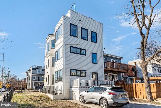 Building Photo - 1201 Staples St NE