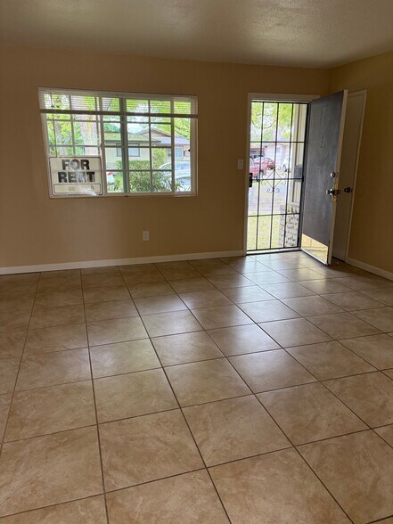 Building Photo - 1701 Carver Ct