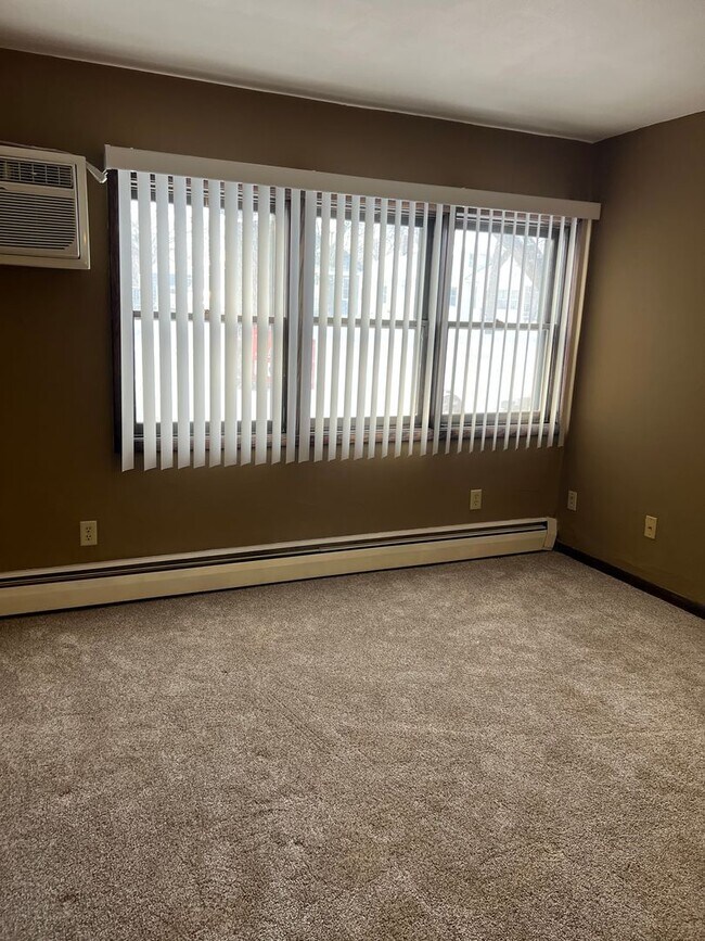 Building Photo - 616