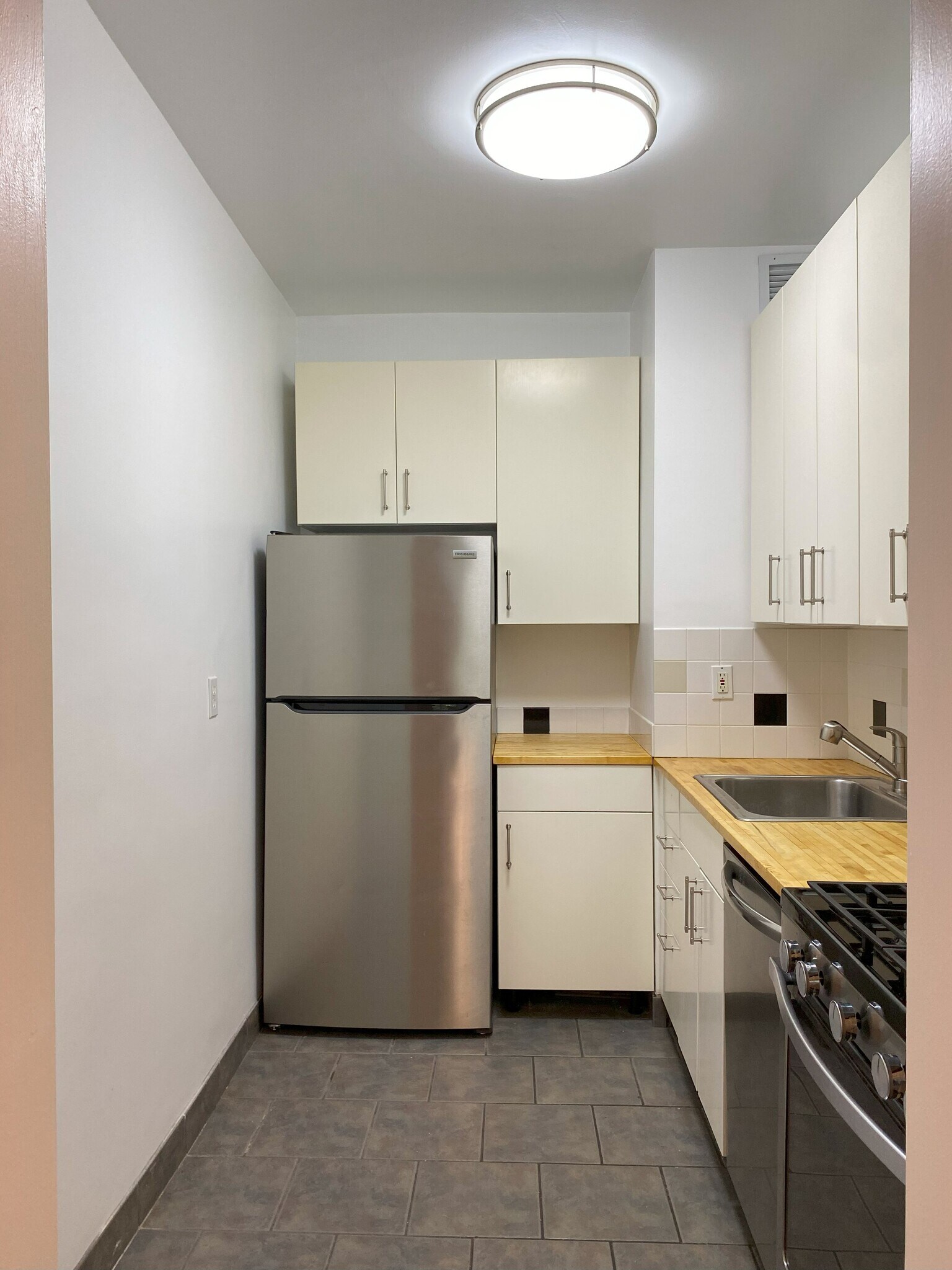 Kitchen - 2755 Ordway St NW