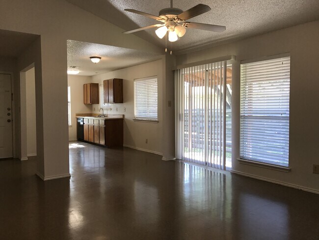 Building Photo - Sandiland