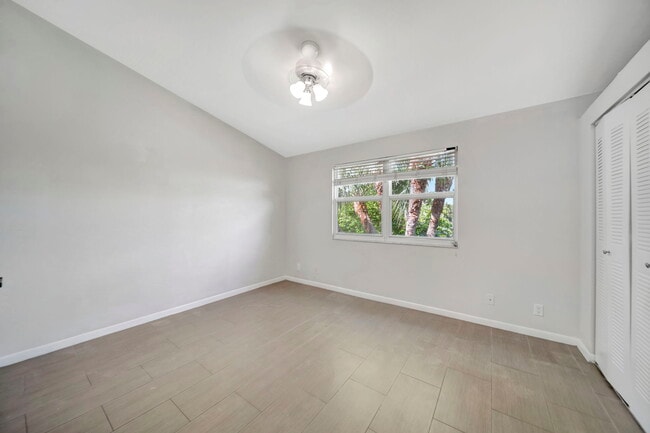 Building Photo - 1997 NE 15th Ave