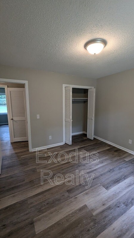 Building Photo - 8708 Peach Tree Dr