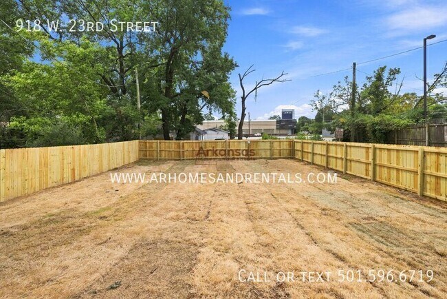 Building Photo - 918 W 23rd St