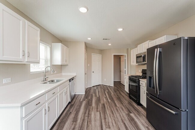 Building Photo - 8005 Wayside Village Way