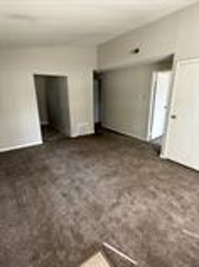 Building Photo - 1831 Parkdale Dr