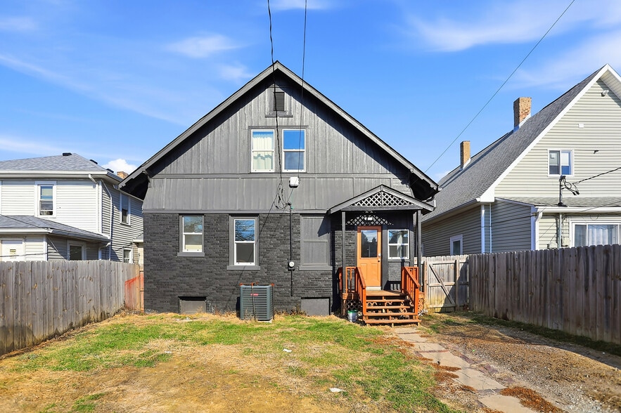 Building Photo - 941 E Raymond St