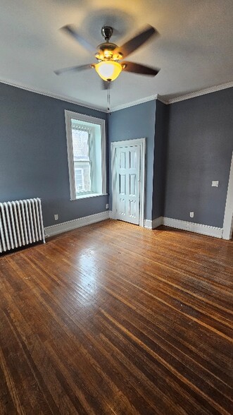 Building Photo - 142 Sumac St