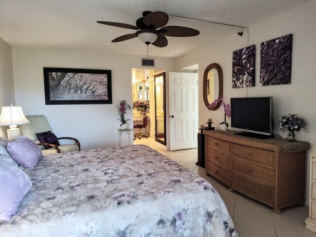 Building Photo - 2400 S Ocean Dr