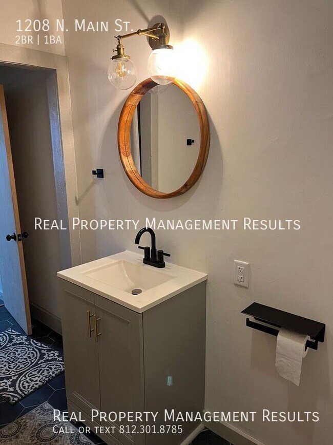 Building Photo - 1208 N Main St