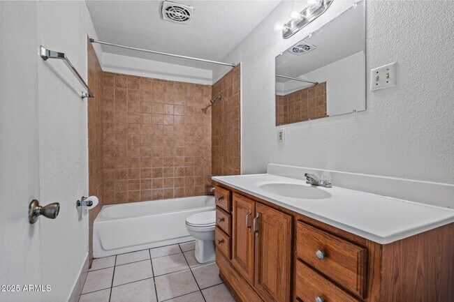 Building Photo - 555 S Bellview