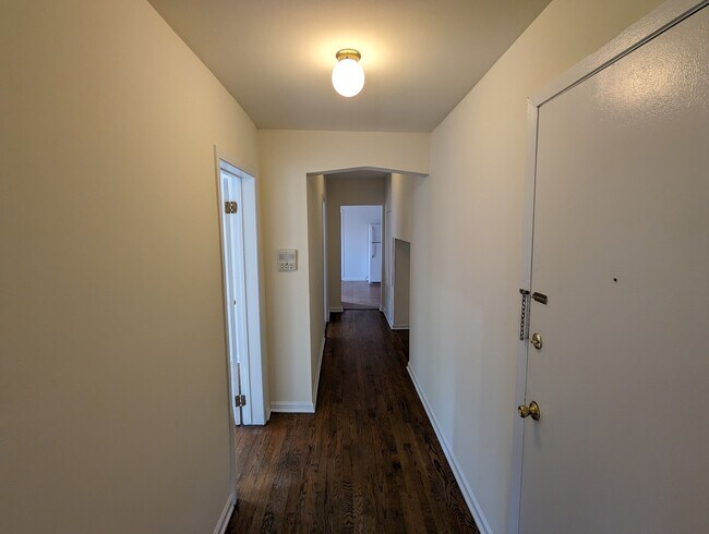 Building Photo - 3147 W Medill Ave