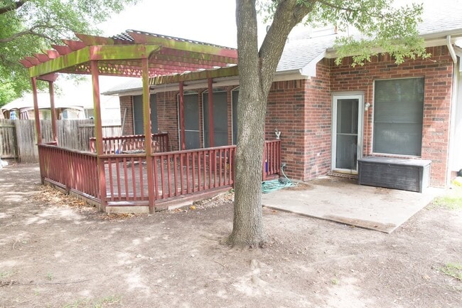 Building Photo - 1801 Dapplegrey Ln