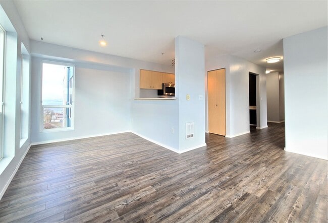 Building Photo - Everett Condo at Nautica Soundview 2 bed/2...