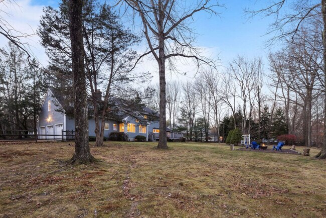 Building Photo - 11 Viola Rd