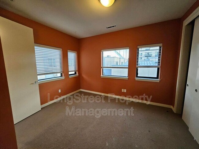 Building Photo - 2176 NW 16th Ave