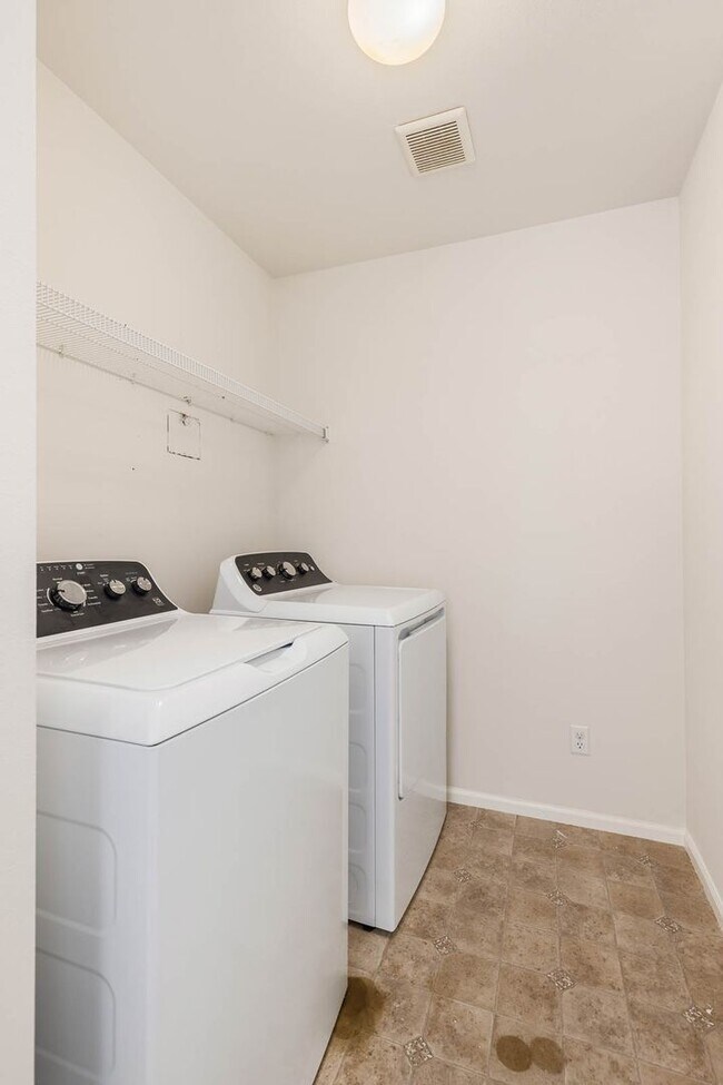 Building Photo - 3 Bedroom Home with Open Layout, Large Garage & Primary Suite