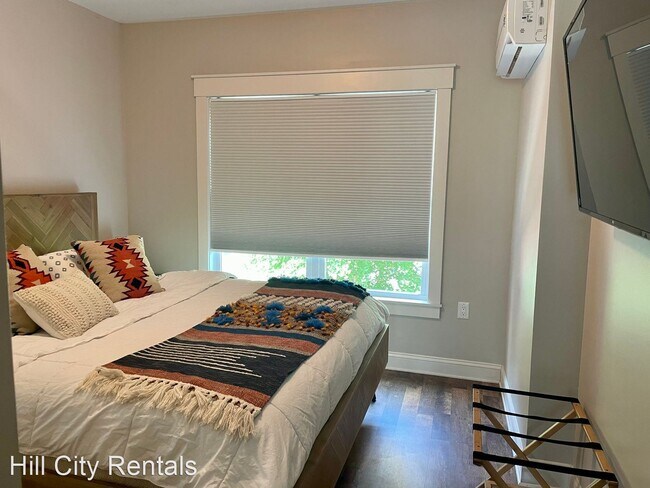 Building Photo - 1 br, 1 bath House - 51 11th Street Unit 11