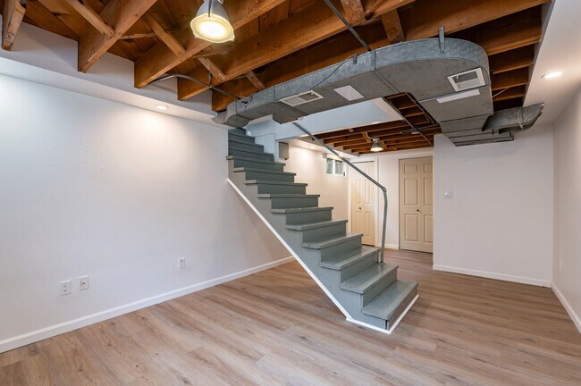 Building Photo - 601 Tulane Dr NE