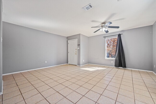 Building Photo - Charming 3-Bedroom Home Near Lackland AFB!