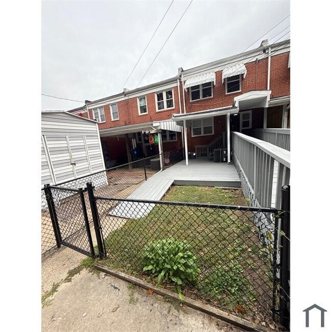 Building Photo - 3 Bedroom Housing Voucher Accepted