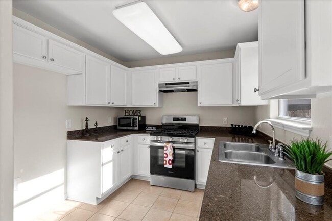 Building Photo - 6001 Perlita Dr