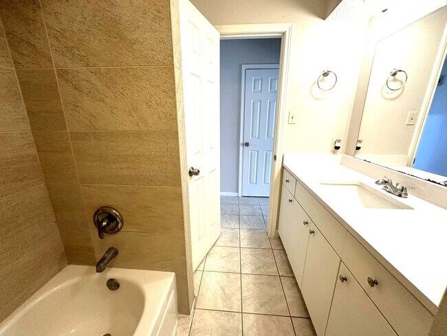 Building Photo - 4234 Willow Beach Dr