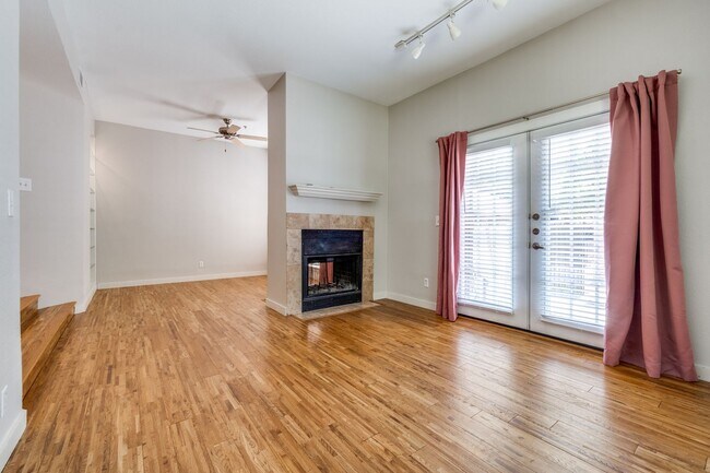 Building Photo - Adorable 1 bedroom 1 bath condo with spaci...