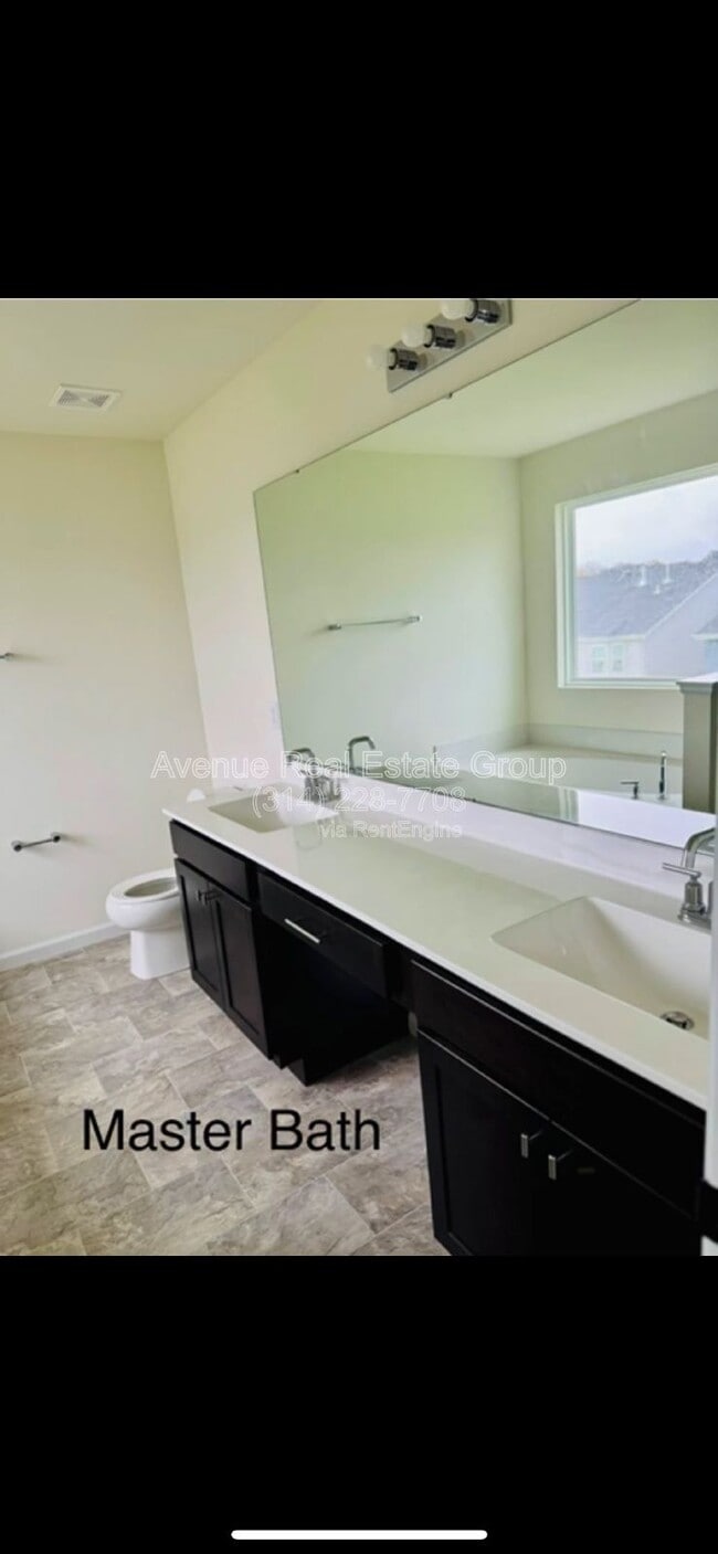 Building Photo - 928 Little Fieldstone Court